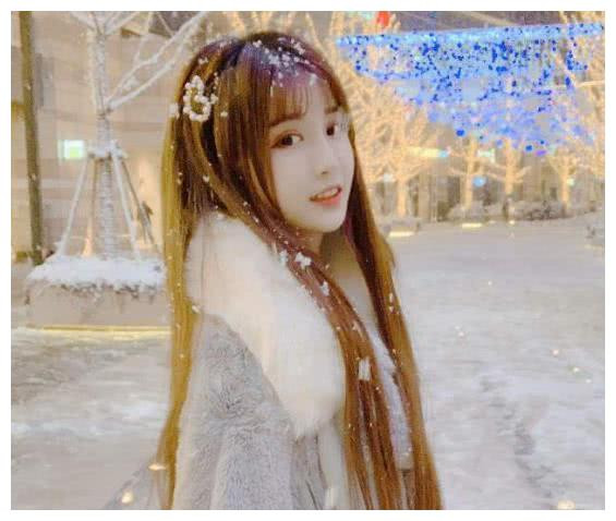 Dương Thanh Ninh lúc này khiến mọi người liên tưởng đến cô em gái nhà bên thay vì một hot girl triệu follow.