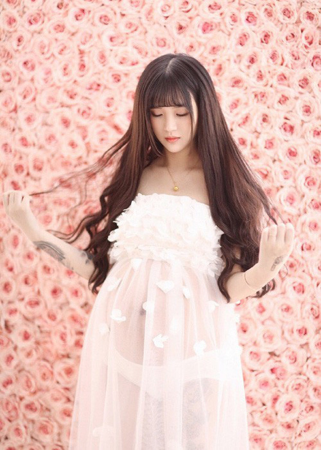 Thiếu đi lớp trang điểm cùng những hiệu ứng làm đẹp, gương mặt của Dương Thanh Ninh trở nên vô cùng bình thường.