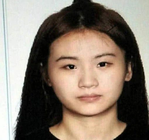 Tuy nhiên, mới đây trên MXH bỗng lan truyền một bức ảnh của Dương Thanh Ninh. Đáng chú ý là trong bức ảnh này, nhan sắc thực của hot girl Trung Quốc đã bị tiết lộ.