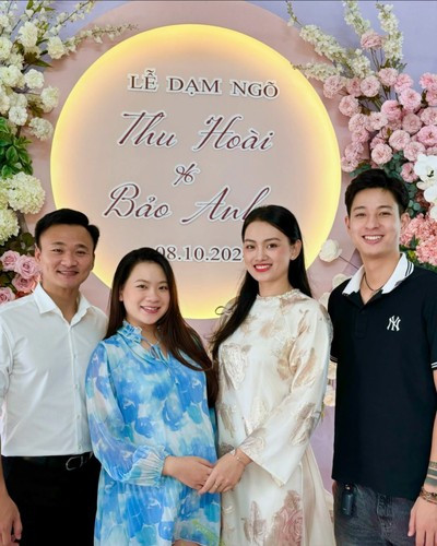 Thu Hoài và nửa kia có nhiều điểm chung về tính cách, sở thích, đặc biệt là niềm đam mê với thể thao. Đáng chú ý anh chàng còn là HLV dạy pickleball có tiếng ở Thái Bình.