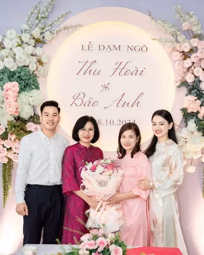 Nói về nửa kia của cuộc đời, Thu Hoài nhận xét anh chàng là người chân thành, tình cảm và nam tính.