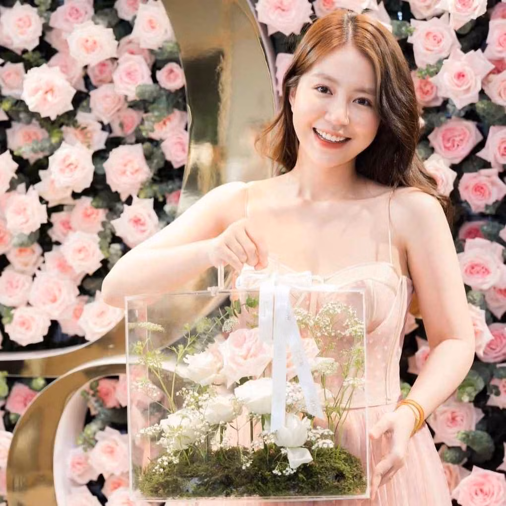 Tuy nhiên, Mẫn Tiên tìm được cách cân bằng cảm xúc, dành toàn bộ thời gian để chăm sóc cho em bé Noah