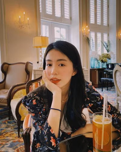 Mẫn Tiên dành nhiều thời gian tập luyện thể dục, duy trì chế độ ăn uống khoa học, lành mạnh để nhanh chóng lấy lại vóc dáng quyến rũ.