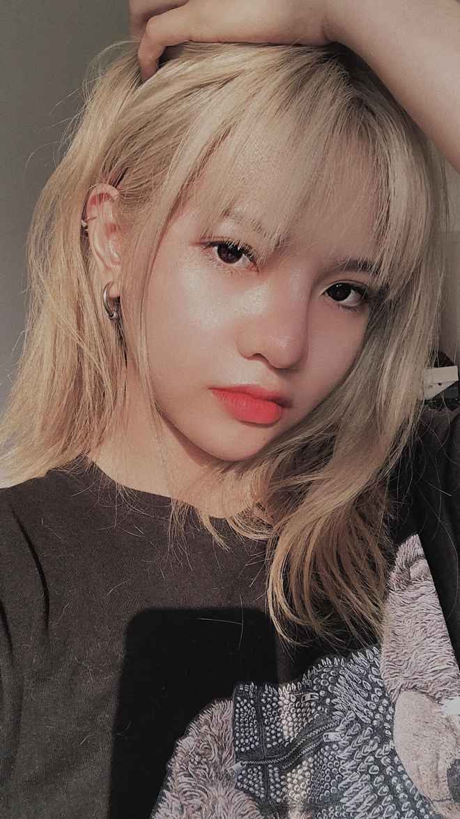 Năm 2020, nhan sắc của nàng hot TikToker thêm phần thu hút. Cô nàng bắt đầu thử sức với nhiều kiểu tóc khác nhau.