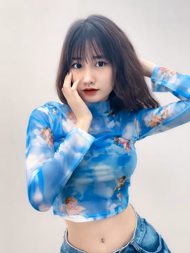 Vũ Thị Khánh Huyền được biết đến với nickname Khynee. Cô bạn sinh năm 2004 tại Đà Nẵng sở hữu gương mặt cực xinh đẹp.