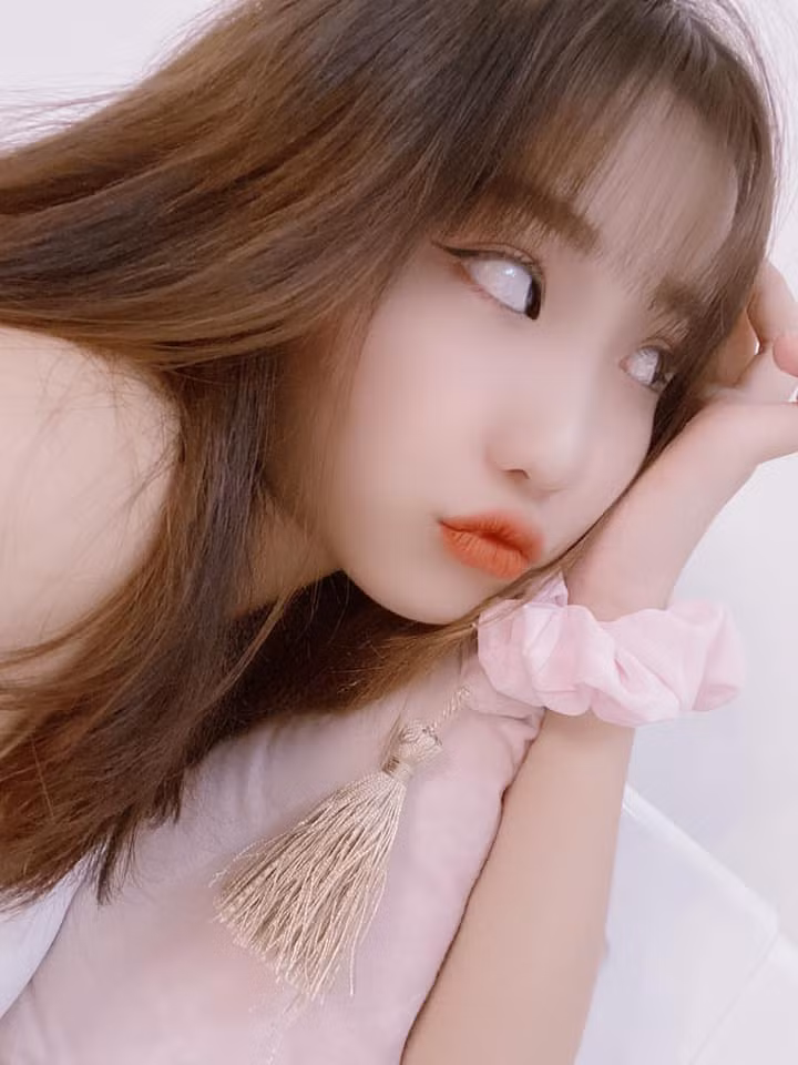 Gương mặt dễ thương nhưng không kém phần duyên dáng của nàng hot girl Việt 2K4 hiện đang là một trong số những gương mặt sáng giá của Tik Tok – Vũ trụ gái xinh.