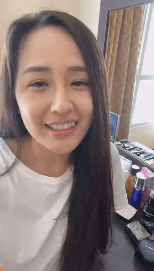 Mai Phương Thúy đăng quang Hoa hậu Việt Nam năm 2006. Sau 16 năm, cô được đánh giá ngày càng gợi cảm.