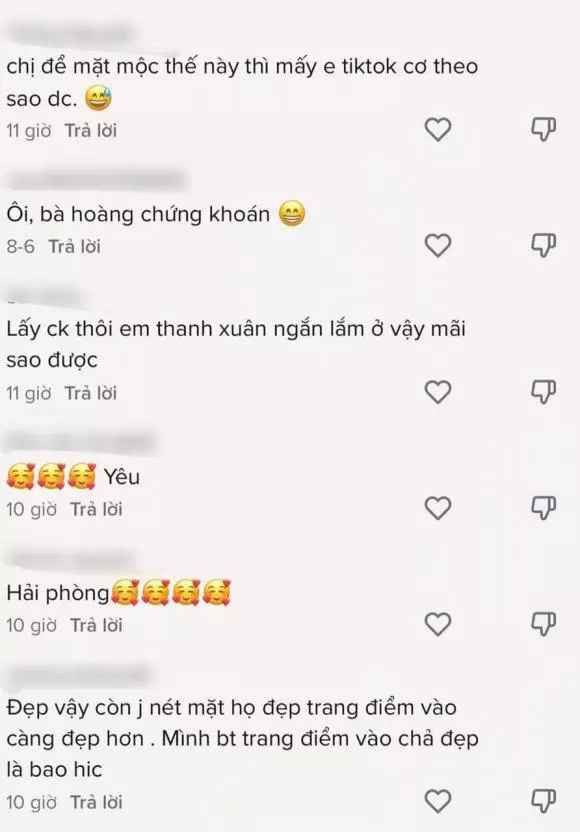 Một số bình luận khác lại khẳng định, nàng hậu đẹp rạng ngời với khuôn mặt mộc này.