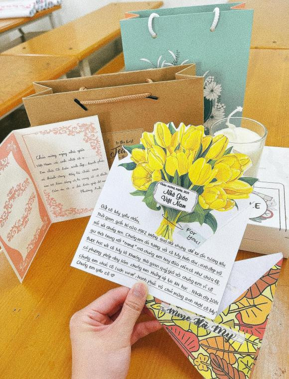 Tình cảm của học trò dành cho mình khiến Âu Hà My xúc động.