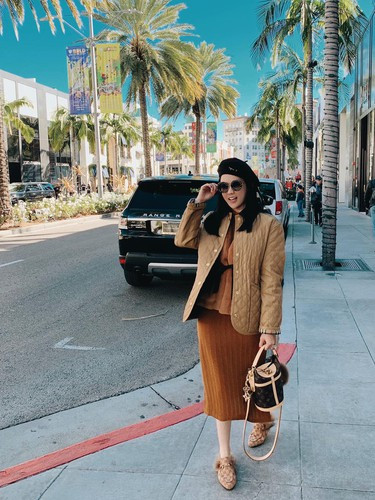 Thậm chí, mẹ chồng Vân Tiny còn nhấn mạnh cô chỉ cần tập trung buôn bán và chăm sóc con trai - Corbin là đủ.