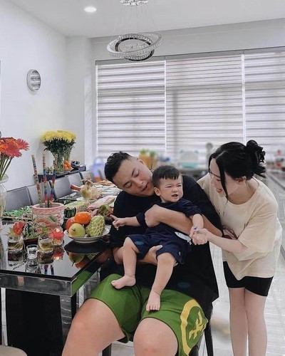 Fabo Nguyễn cũng dành rất nhiều thời gian chăm sóc Corbin phụ Vân Tiny