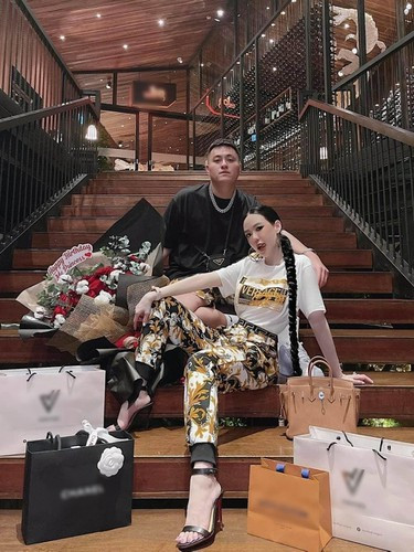 Trước đó, Vân Tiny cũng từng tiết lộ sự quan tâm, chăm sóc của ba mẹ chồng dành cho mình.