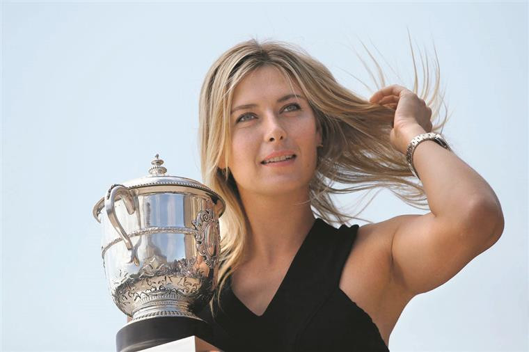 Sharapova tuyên bố từ giã quần vợt vào tháng 2/2020 ở tuổi 32.