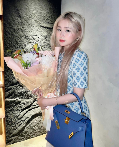 “Mình đã thích em vòng này khá lâu rồi. Vì sắp hết năm nên Chao quyết định mua tặng bản thân mình… Năm nay Chao đã làm việc khá chăm chỉ nên mua một món quà tặng bản thân cũng không thấy quá tội lỗi” - nữ TikToker chia sẻ.