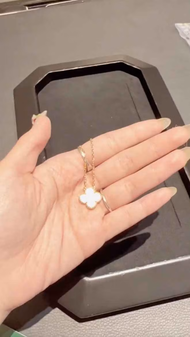 Phía dưới đoạn clip, cộng đồng mạng để lại rất nhiều bình luận xuýt xoa.