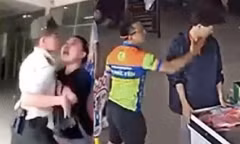 Để đảm bảo doanh số, Trang sử dụng “mỹ nhân kế” và sẵn sàng phạm pháp khi khách không trả tiền. Cụ thể, Trang yêu cầu các nhân viên nữ dùng các ứng dụng hẹn hò trên mạng xã hội làm quen với nam giới, sau đó lôi kéo đến quán chơi cùng và gọi đồ sẵn. Chơi được một lúc, nhân viên của Trang sẽ bỏ trốn, để lại khách cho Trang và nhóm nhân viên nam xử lý. Nếu không chịu trả tiền, khách sẽ bị đe dọa, đánh đập để buộc trả tiền hoặc để lại tài sản giá trị.