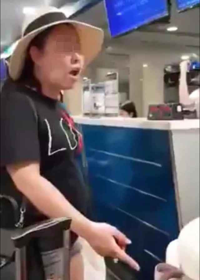 Sau khi vụ việc của cựu đại úy Lê Thị Hiền được đăng tải đã thu hút vô vàn những bình luận bức xúc từ người dùng mạng xã hội.