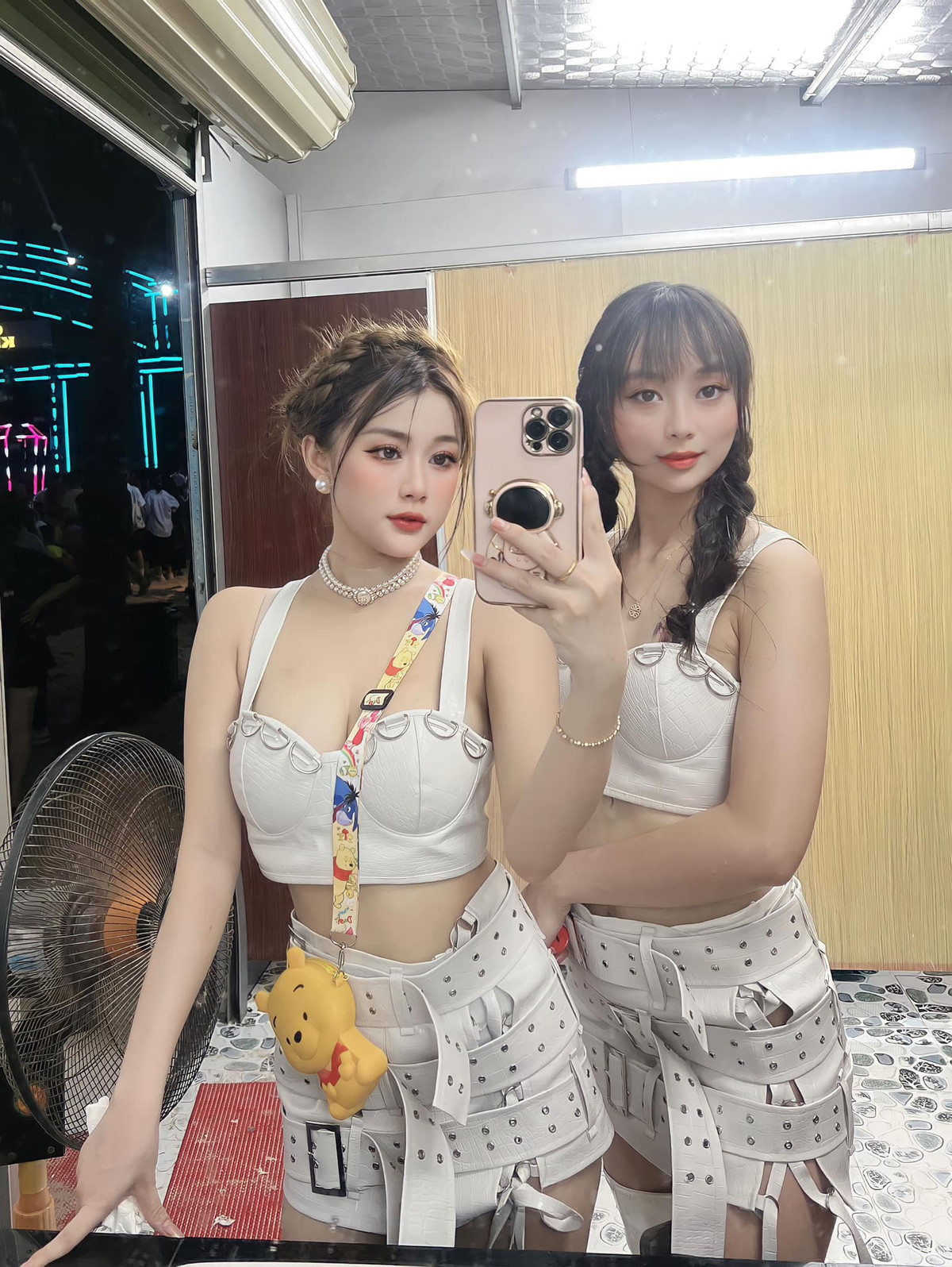 Được biết, Quỳnh Nga sinh năm 2001, quê ở Bắc Giang, bước chân vào nghề vũ công khoảng hơn 1 năm nay.