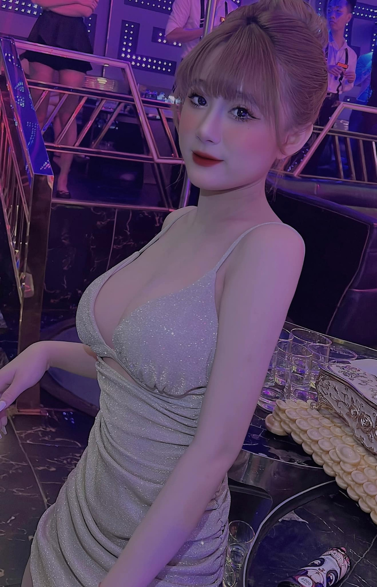 Sau khi nổi tiếng trên TikTok, Quỳnh Nga cũng được dân mạng tìm kiếm tên tuổi.