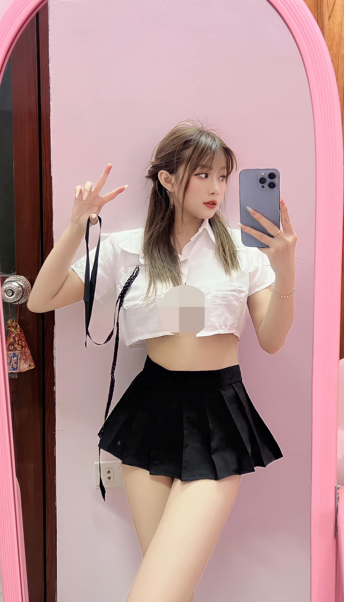 Mặc dù mới bước vào nghề không lâu, nhưng Quỳnh Nga cho thấy mình sở hữu tài năng để tỏa sáng và thu hút người xem.