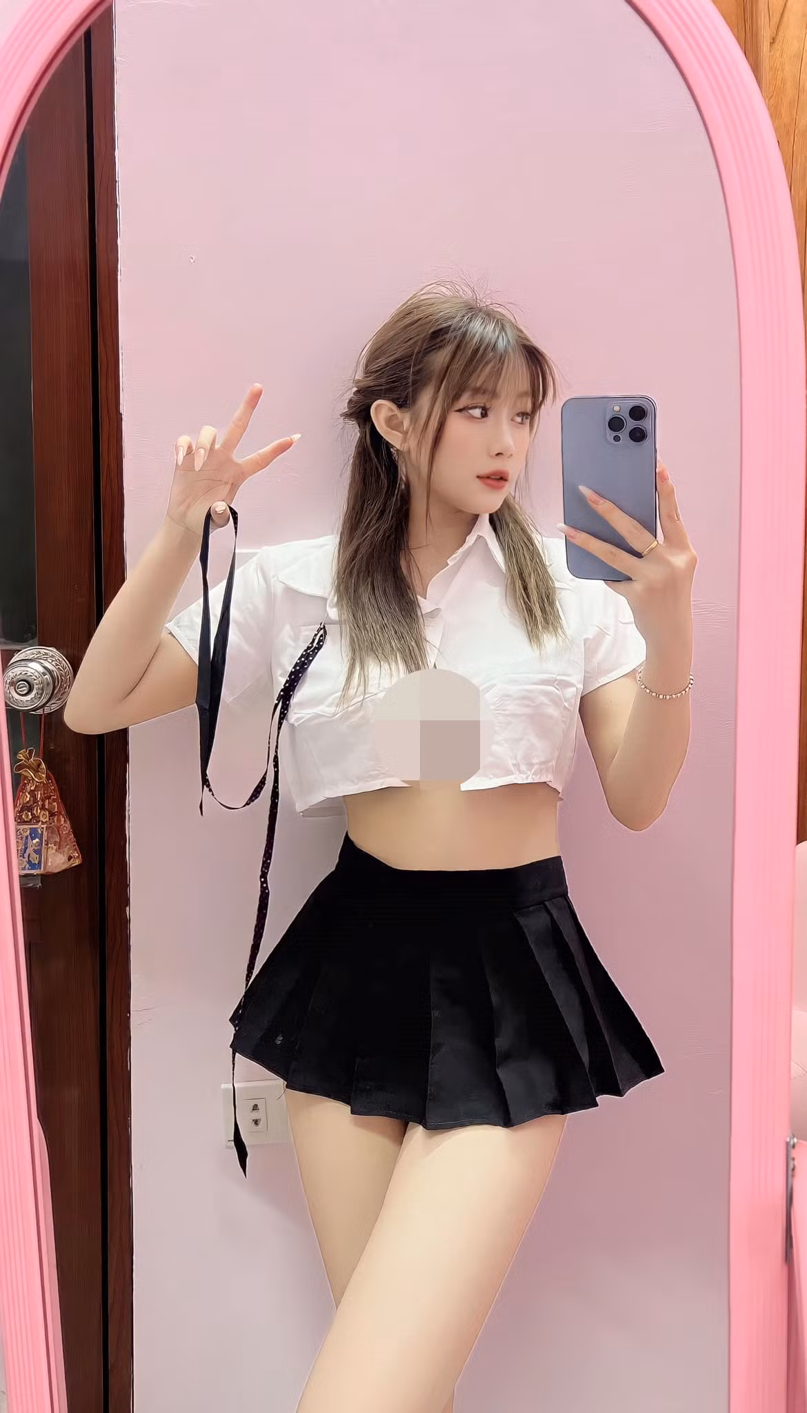 Mặc dù mới bước vào nghề không lâu, nhưng Quỳnh Nga cho thấy mình sở hữu tài năng để tỏa sáng và thu hút người xem.