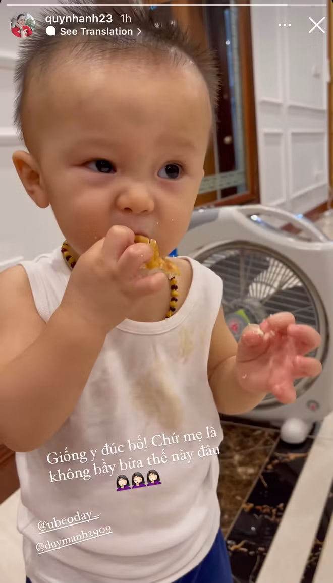 "Giống y đúc bố! Chứ mẹ là không bày bừa thế này đâu!", Quỳnh Anh viết và đính kèm theo 3 chiếc icon ôm mặt bất lực.