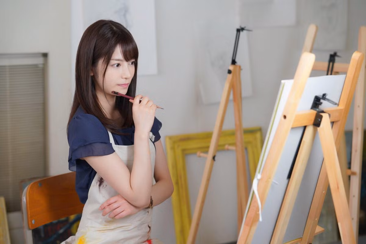 Kaede thường xuyên xuất hiện với các biểu cảm, cách nói chuyện nhí nhảnh trên các trang mạng xã hôi và sự kiện giao lưu.