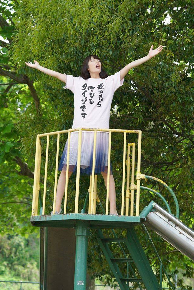 Sau khi được nhắc tới nhiều vì xuất hiện trên kênh Youtube của nam đồng nghiệp tên Shimiken, Kaede thậm chí còn khiến cho không ít fan Hàn cảm thấy phấn khích khi nói "Xin chào, tôi là Kaede Karen" bằng tiếng Hàn theo cách rất ngượng nghịu, xấu hổ.