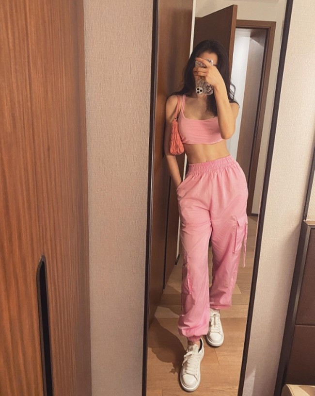 Dù không phải người mẫu, Zoey Wu sở hữu vóc dáng cực kỳ mãn nhãn