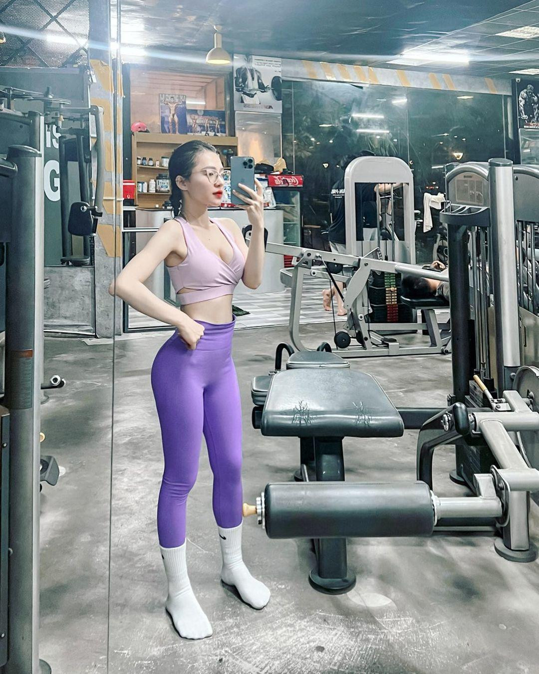 Để có thể biến đổi nhiều phong cách khác nhau, Ngân Nguyễn luôn chú trọng giữ gìn vóc dáng với body nuột nà.