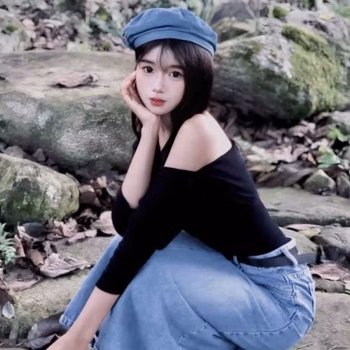 Dù có cố gắng, nỗ lực rất nhiều song chính Mỹ Lệ nhận ra nếu chỉ làm việc online tại Sa Pa thì gặp nhiều bất lợi, cô nàng chính thức chuyển xuống Hà Nội sinh sống và làm việc.