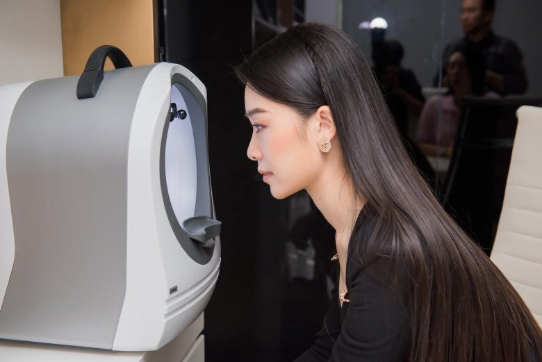 Lí giải cho việc khi lên sóng, làn da Hạnh Quyên vẫn mịn và mướt được là do make-up và cả ánh sáng trường quay.