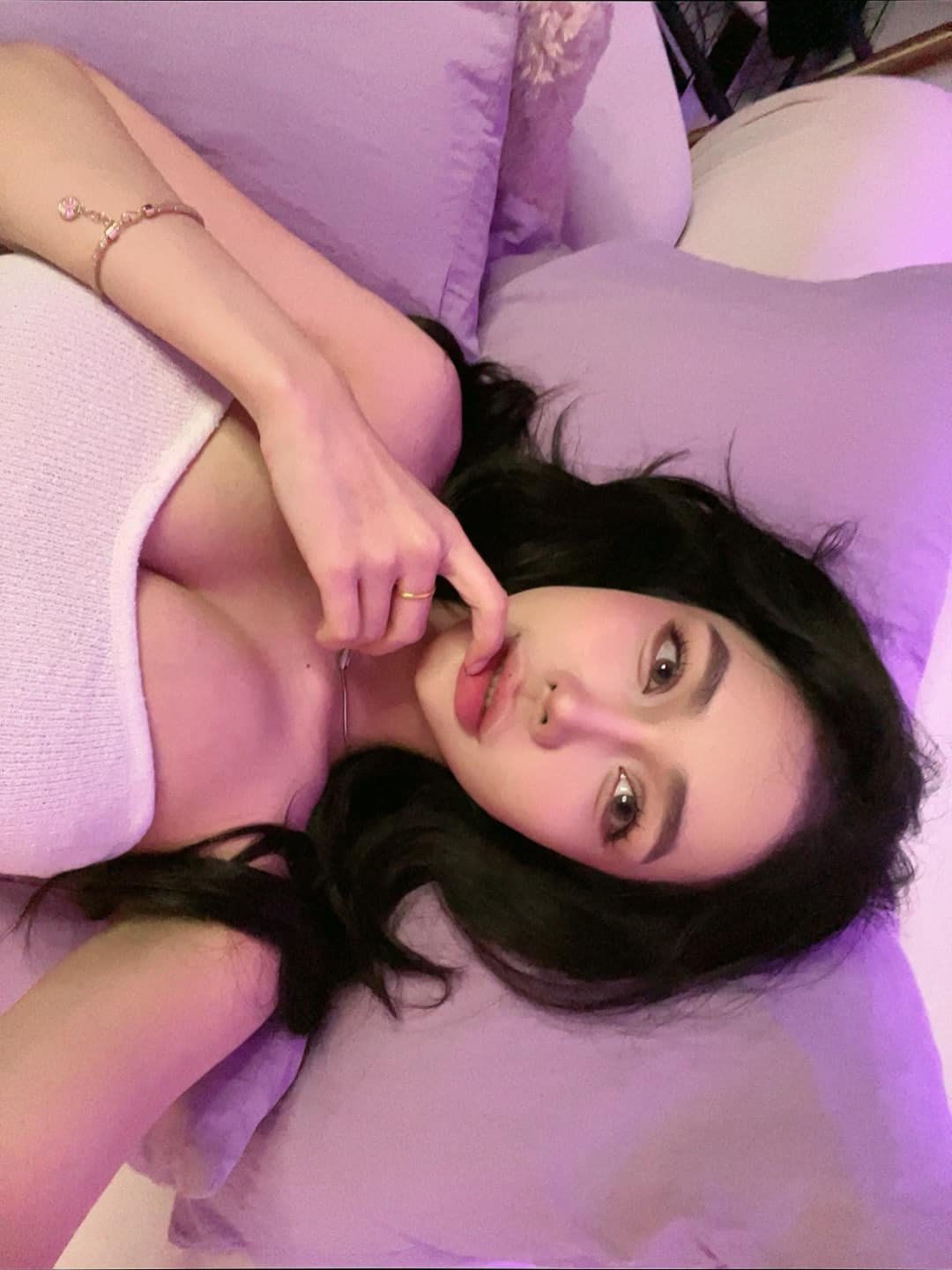 Từ trước đến nay, Dương Mỹ Diện luôn theo đuổi phong cách gợi cảm, quyến rũ nên không ít lần, cô nàng cũng nhận về những bình luận không mấy tích cực.