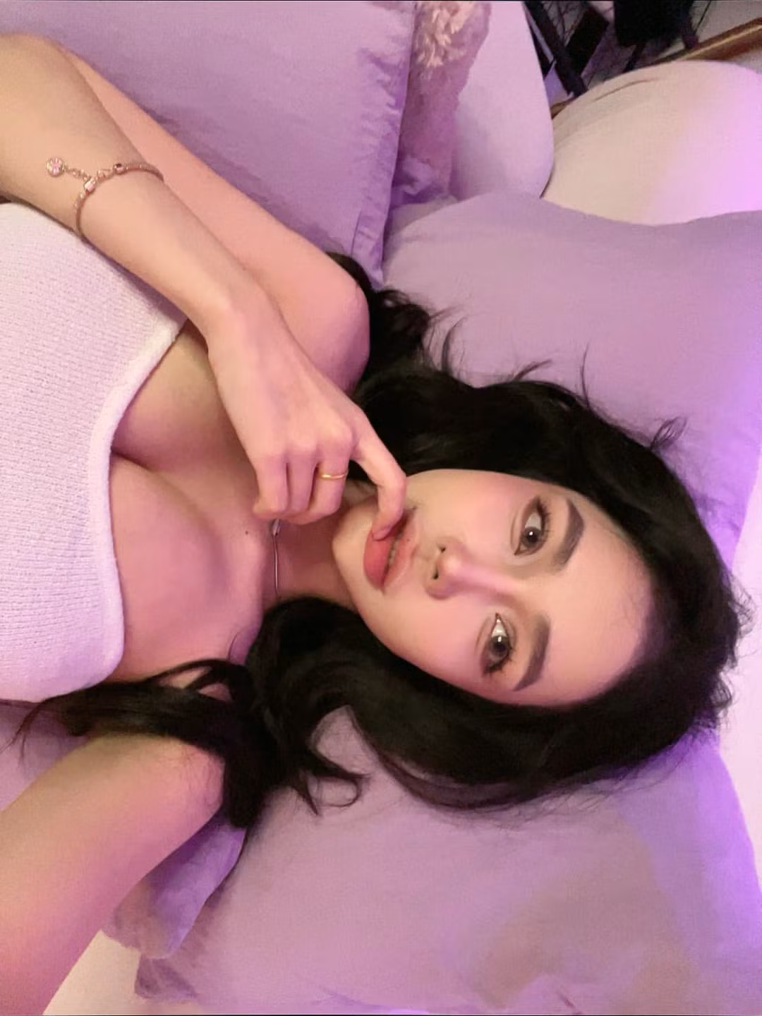 Từ trước đến nay, Dương Mỹ Diện luôn theo đuổi phong cách gợi cảm, quyến rũ nên không ít lần, cô nàng cũng nhận về những bình luận không mấy tích cực.