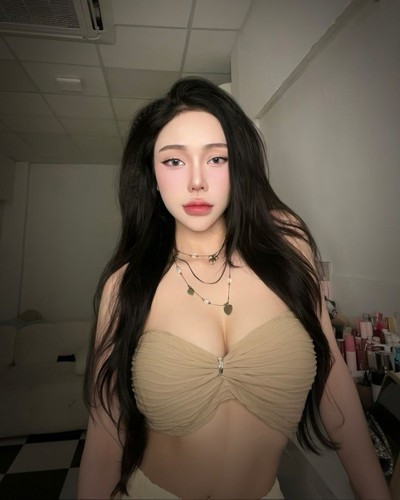 Dương Mỹ Diện được nhiều người biết đến với tên gọi hot girl Cam Cam. Biệt danh này có lẽ đến từ vùng đất nơi cô sinh ra - đất mũi Cà Mau.