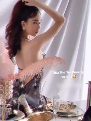 Dù nơi nào đi nữa thì Ngọc Trinh cũng nổi bật bởi thần thái.