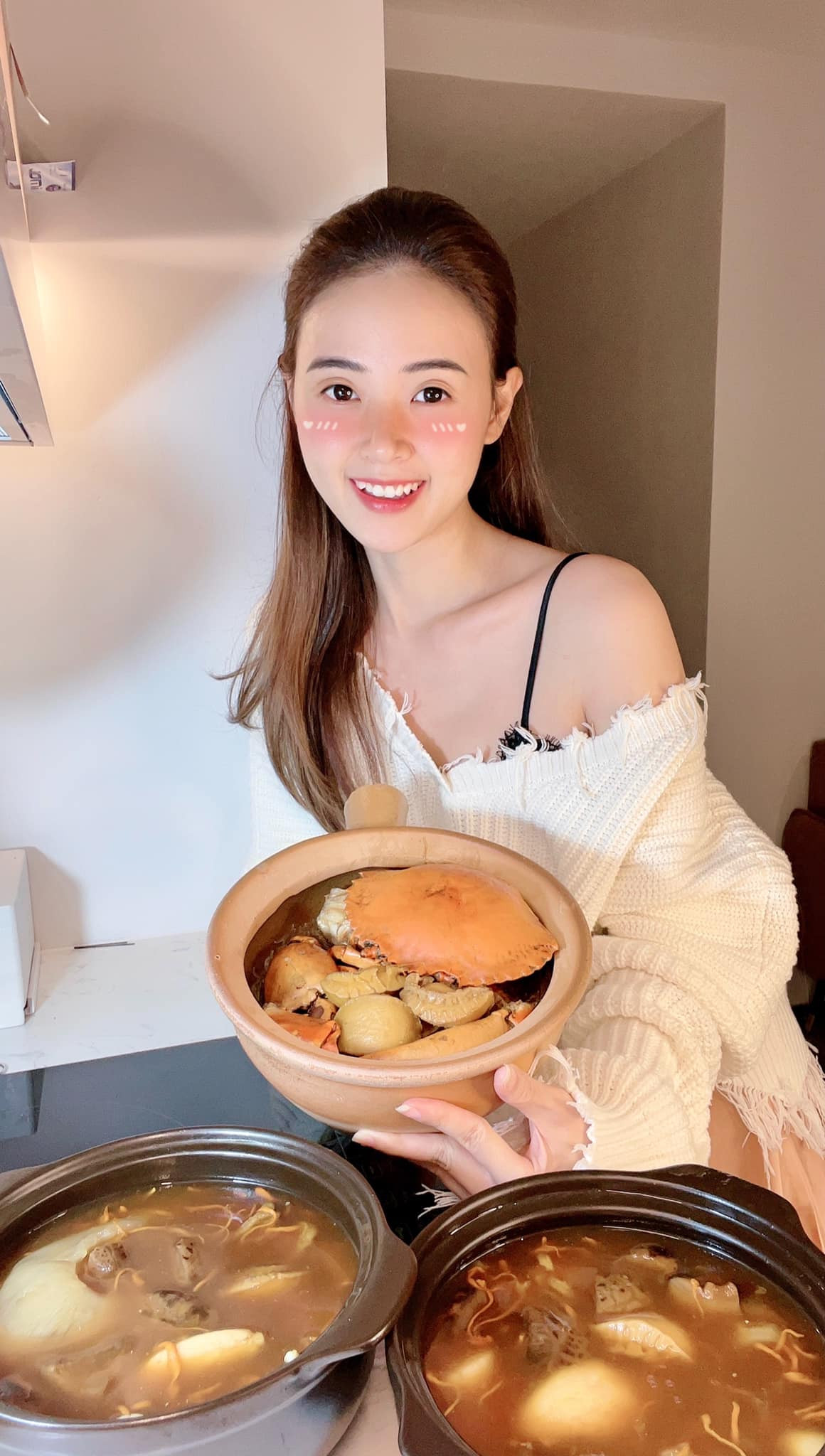 Sau đó, tài khoản này tiếp lời: "Hay Dung mua đất đi Dung" và chưa nhận được phản hồi của nàng hot girl.