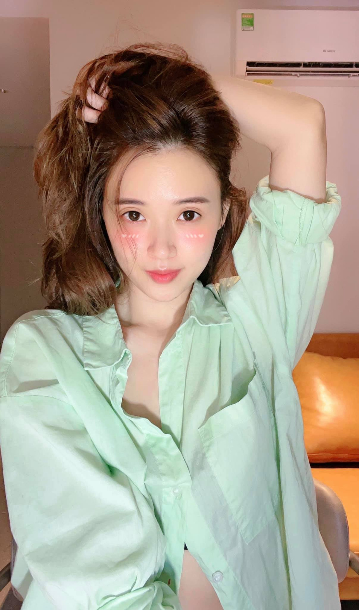 Ở động thái mới nhất, Midu cho biết cô chỉ đăng bài bán đất của mình chứ không có livestream bán đất như một số thông tin thất thiệt.