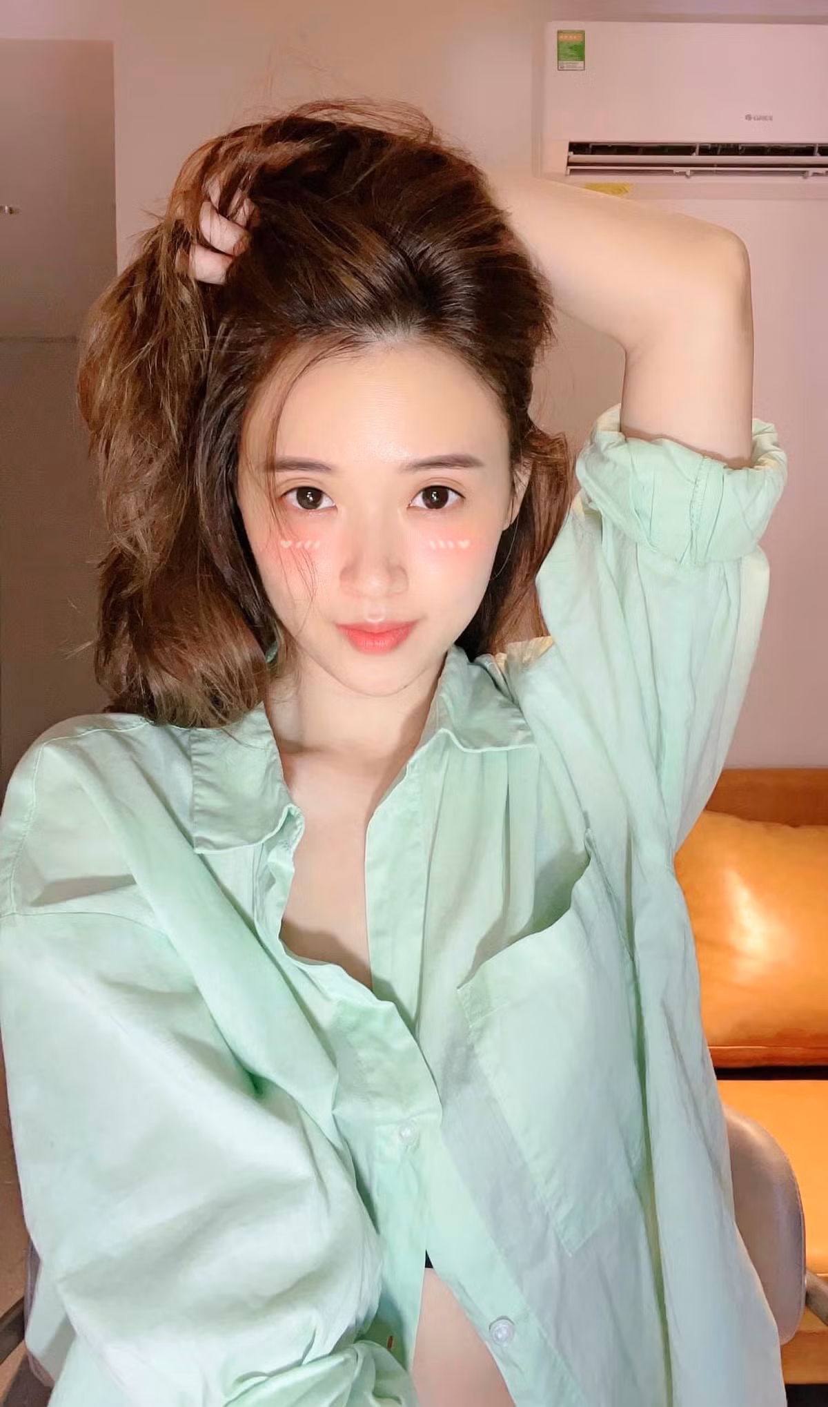 Ở động thái mới nhất, Midu cho biết cô chỉ đăng bài bán đất của mình chứ không có livestream bán đất như một số thông tin thất thiệt.