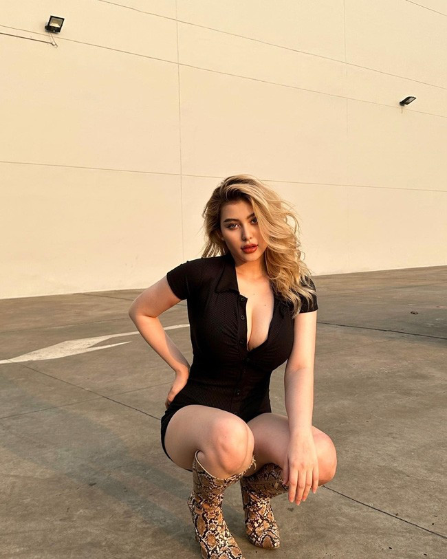 Trên trang cá nhân, Sunna thi thoảng chia sẻ hình ảnh về cô con gái đáng yêu. Cô nàng luôn nhắc đến con với những lời lẽ yêu thương.