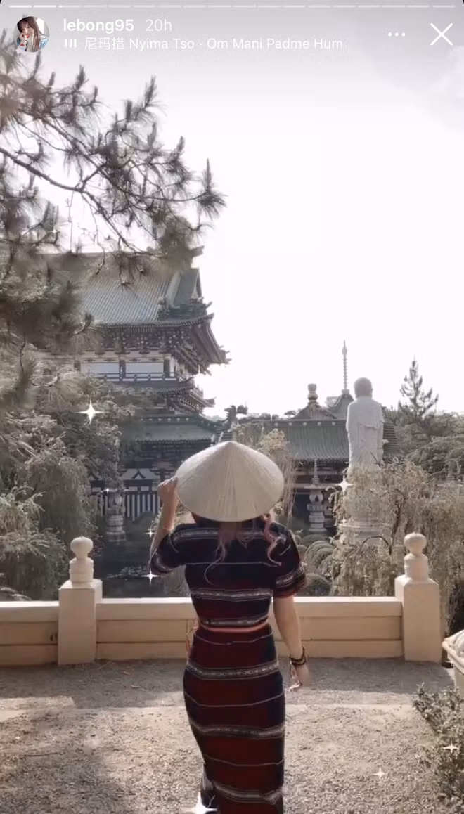 Theo những gì Lê Bống chia sẻ thì cô nàng vừa có chuyến đi chơi chóng vánh tại Gia Lai và có ghé thăm một ngôi chùa tại đây.