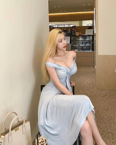 Thân hình đẹp đến khó tin này khiến gái xinh xứ Hàn bị đồn thổi là đã chỉnh sửa cơ thể nhất là vòng một đầy đặn.