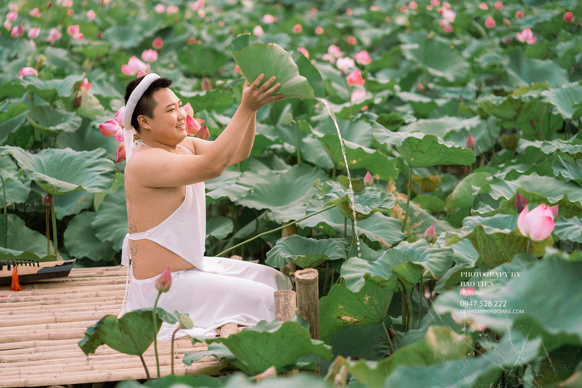 Cũng theo Đình Thuần, nhóm có 4 người và trong quá trình chụp ảnh vẫn tuân thủ đầy đủ các quy định về phòng chống dịch bệnh COVID-19, không tụ tập đông người, đeo khẩu trang đầy đủ, dùng nước rửa tay sát khuẩn.