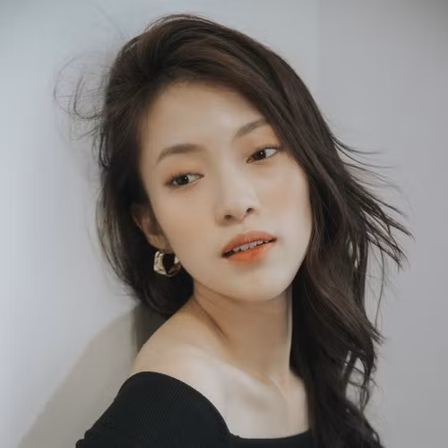 Trên trang cá nhân, Khánh Vy liên tục chia sẻ những mẹo học tiếng Anh, cũng như cách giúp cuộc sống trở nên vui vẻ hơn.