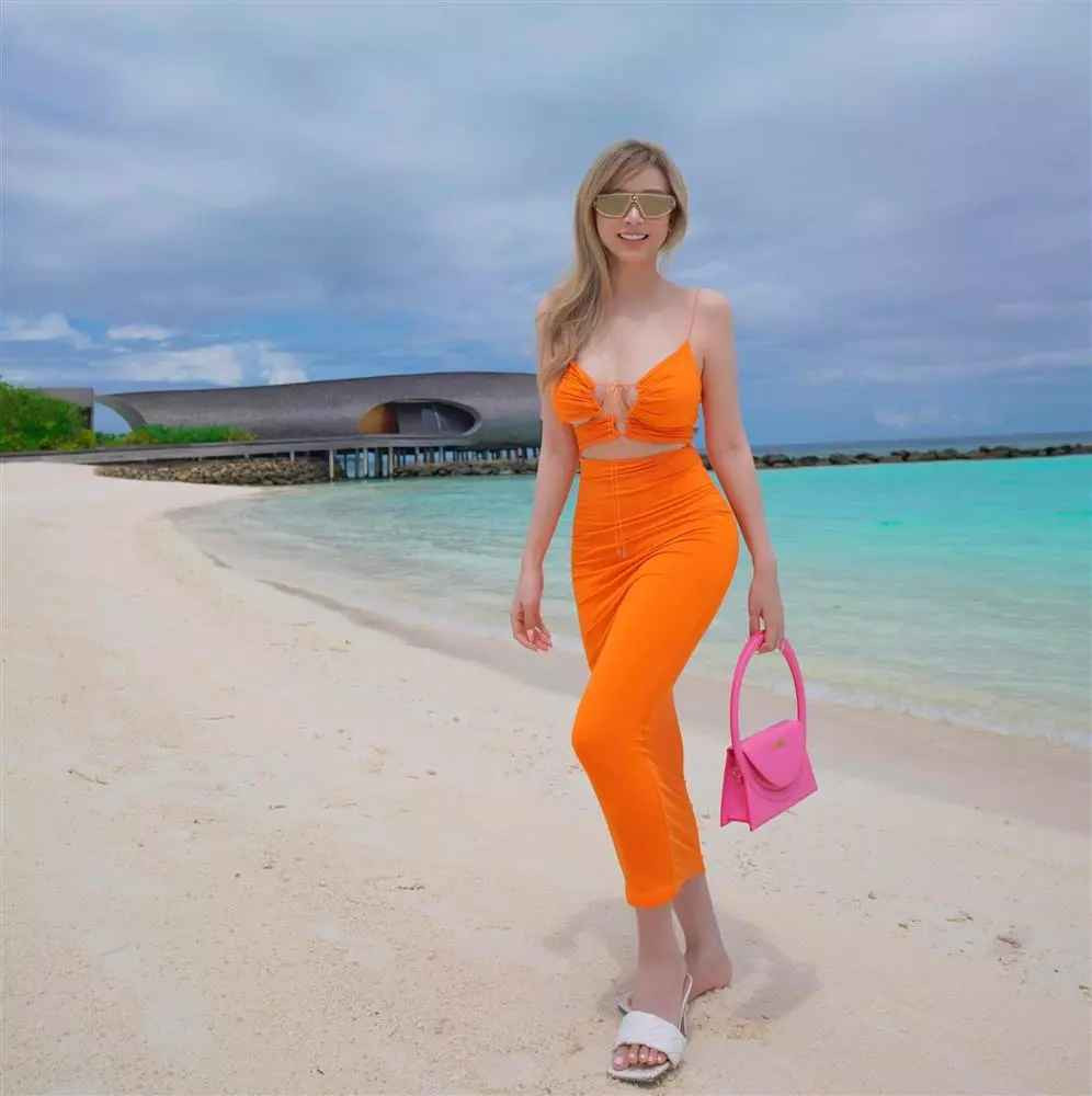 Lần lên sóng này, dàn cựu hot girl đình đám năm nào "chặt chém" bằng những bộ đồ vô cùng gợi cảm. Nổi bật trong số đó chính là Huyền Baby.