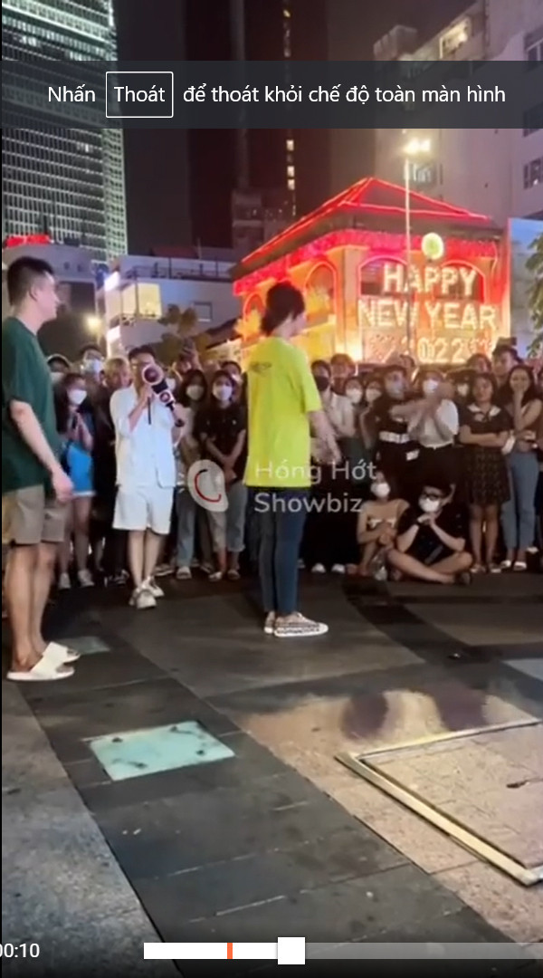 Cụ thể, trên mạng xã hội đã chia sẻ đoạn video ngắn ghi lại quá trình Trần Đức Bo tham dự màn ghép đôi hẹn hò. Người được ghép cùng hiện tượng mạng này là chàng trai cao ráo và có ngoại hình khá nổi bật.