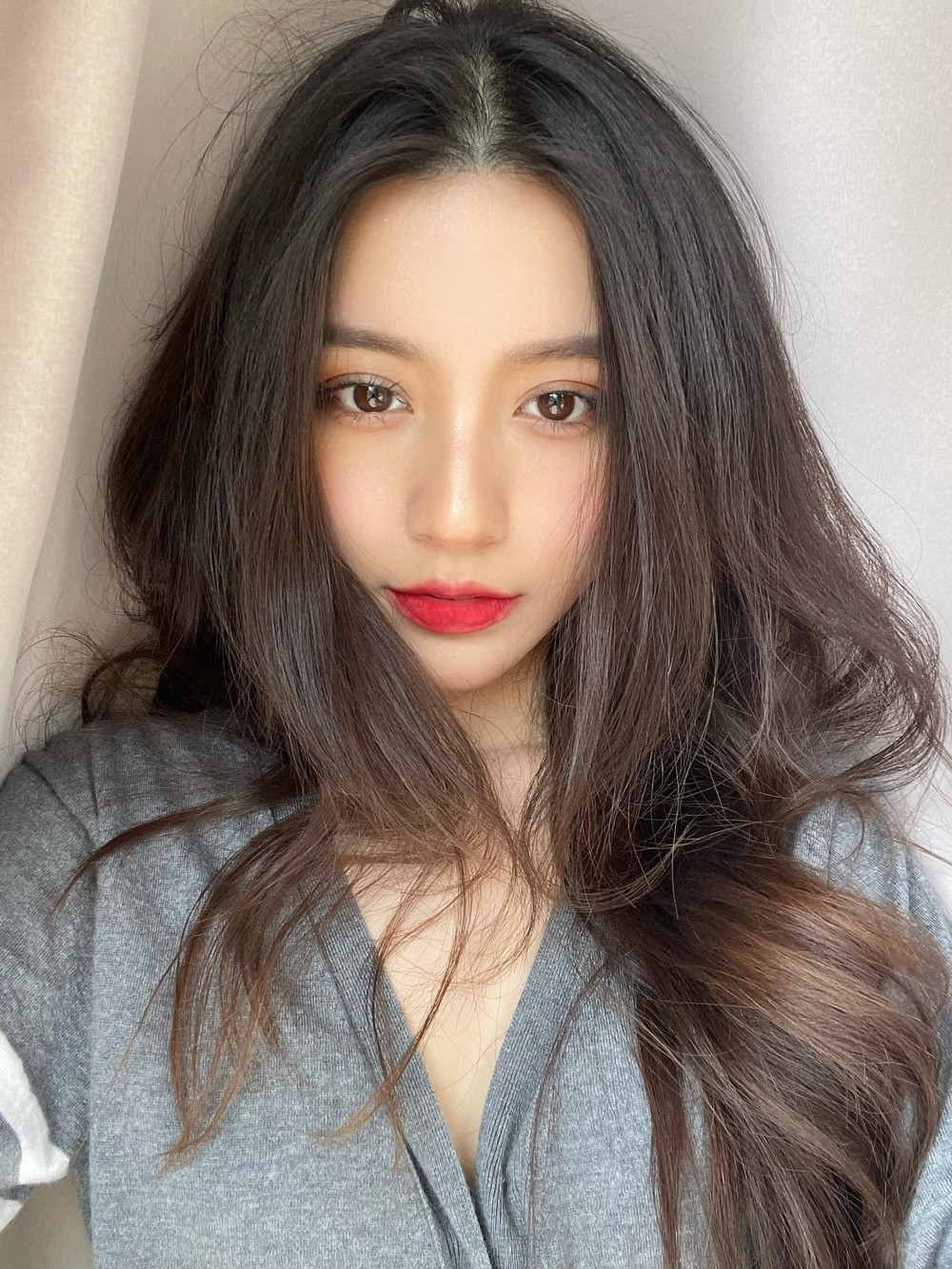 Ngoài ra, Bâu cũng có chiều cao tương đối là 1m70. Khi những hình ảnh chưa qua chỉnh sửa được đăng tải, cư dân mạng dành khá nhiều lời khen cho Bâu.