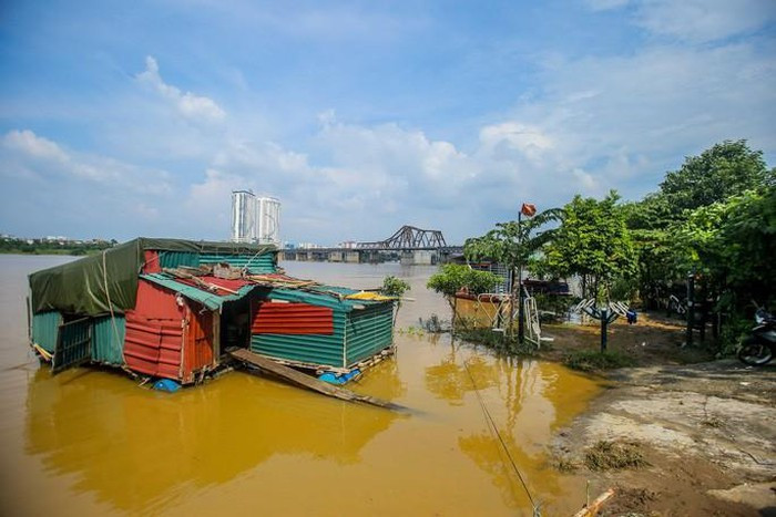 Một số điểm tại khu vực này ngập sâu trong nước