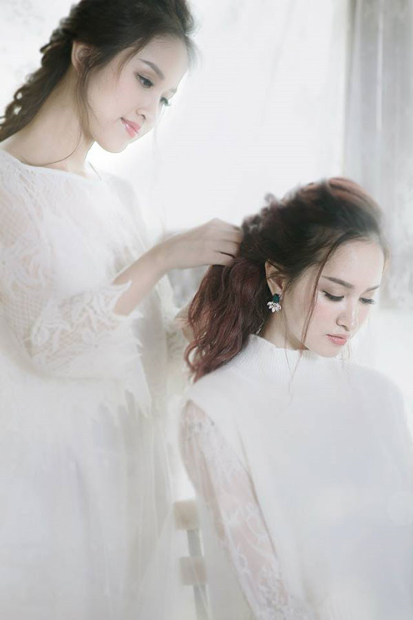 Mới đây, hot girl Lê Vi và Vân Hugo bất ngờ tung bộ ảnh cùng nhau khiến nhiều người nhận ra sự giống nhau về ngoại hình của cặp đôi này.