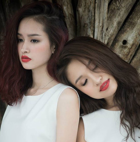 Nguyễn Lê Vi sinh năm 1996 là hot girl, mẫu ảnh look book nổi tiếng ở Hà Nội. Cô còn được biết đến vì có ngoại hình giống với hot girl Việt đời đầu là nữ MC, diễn viên Vân Hugo.